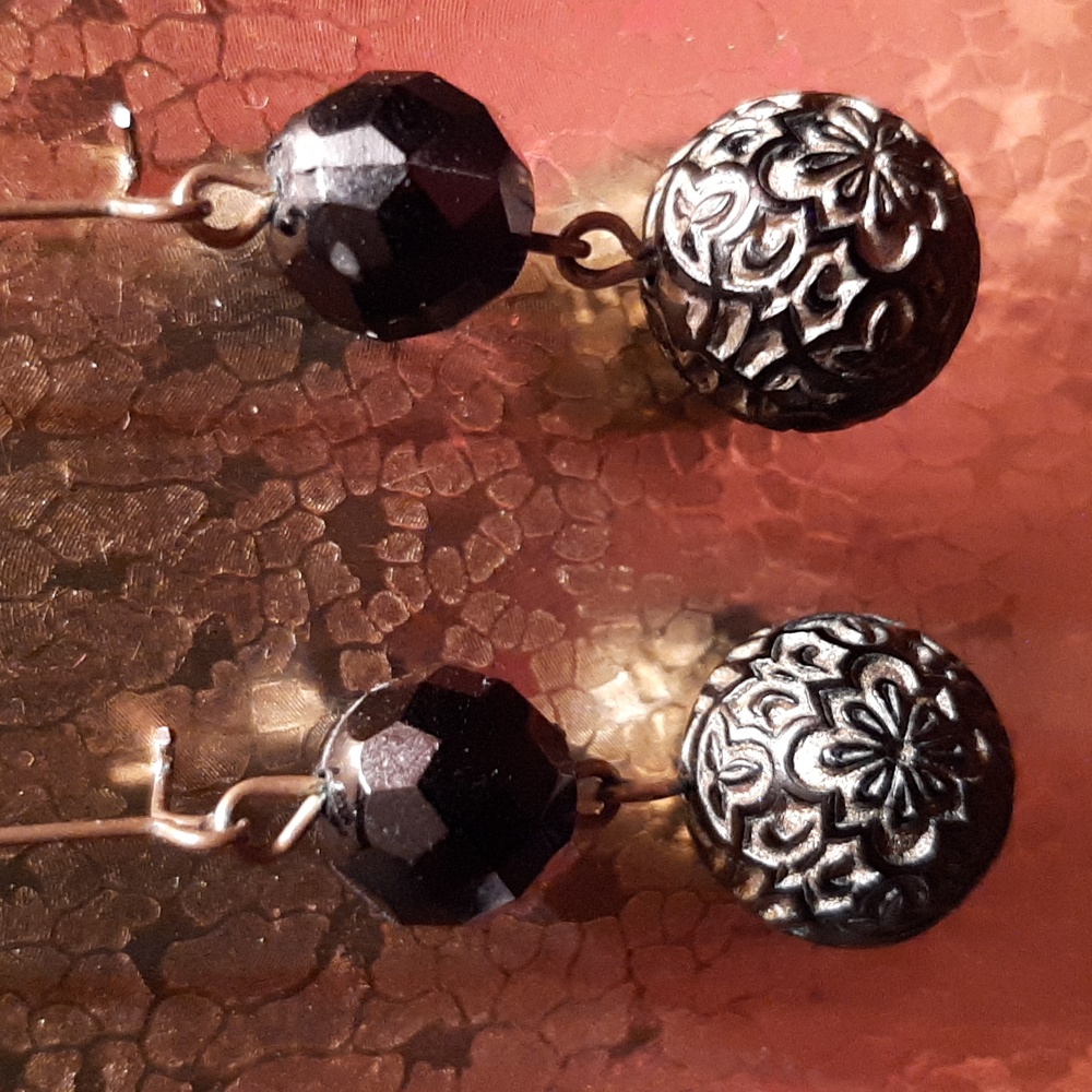 Vintage Drop Black Beaded Earrings - Picture 4 of 8